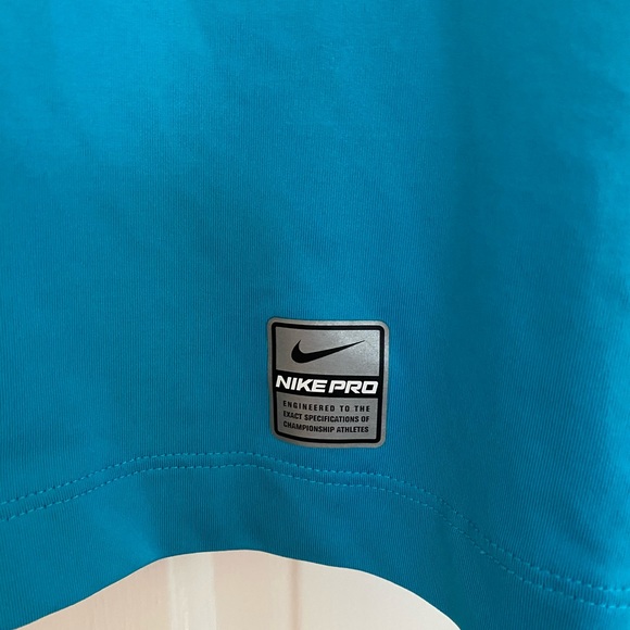 Nike Short-Sleeve - Picture 6 of 8